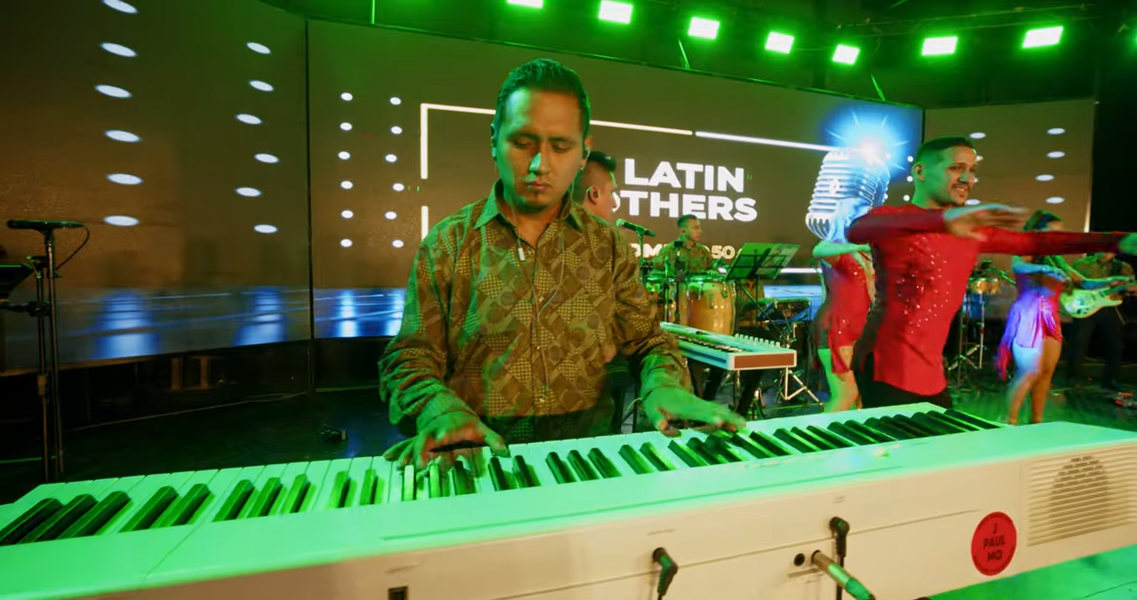 Mix Latin Brothers (En Vivo) Víctor Romero y Orquesta